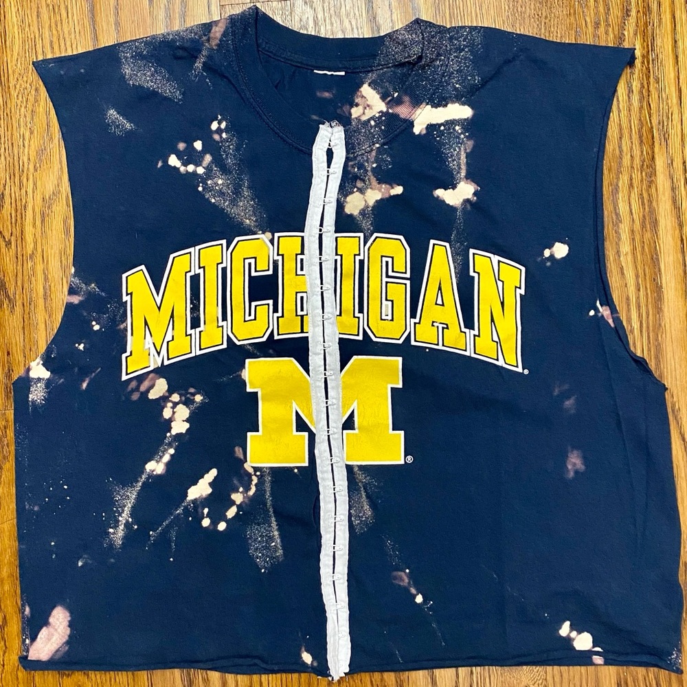 University of Michigan hook and eye front muscle-t